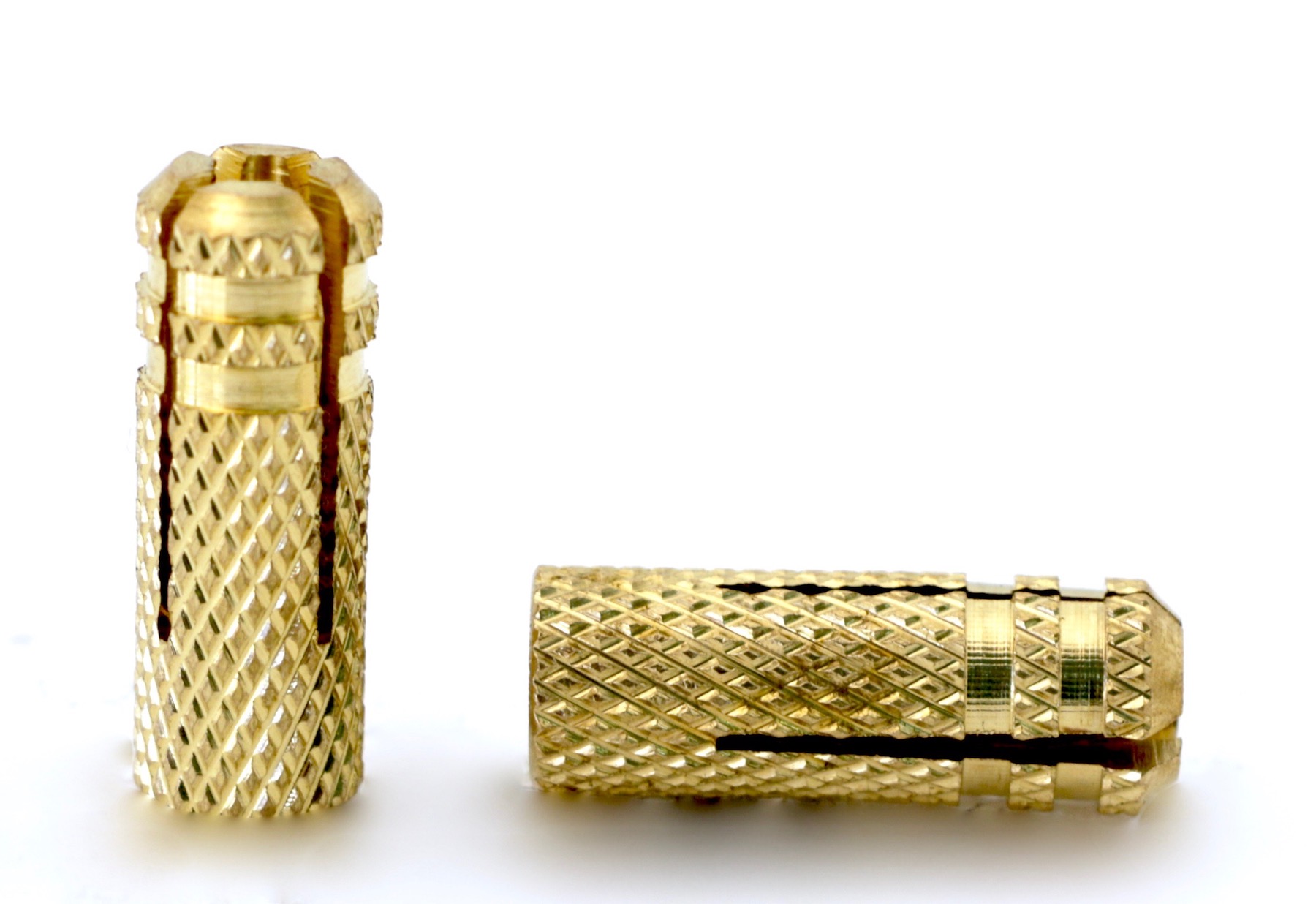 Taquete expansor de latón milimétrico